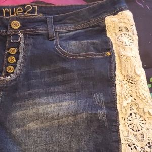 Rue 21, Super cute! Size 14 blu jeans shorts.